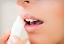 Почему шелушится кожа вокруг рта: обзор внешних и внутренних факторов